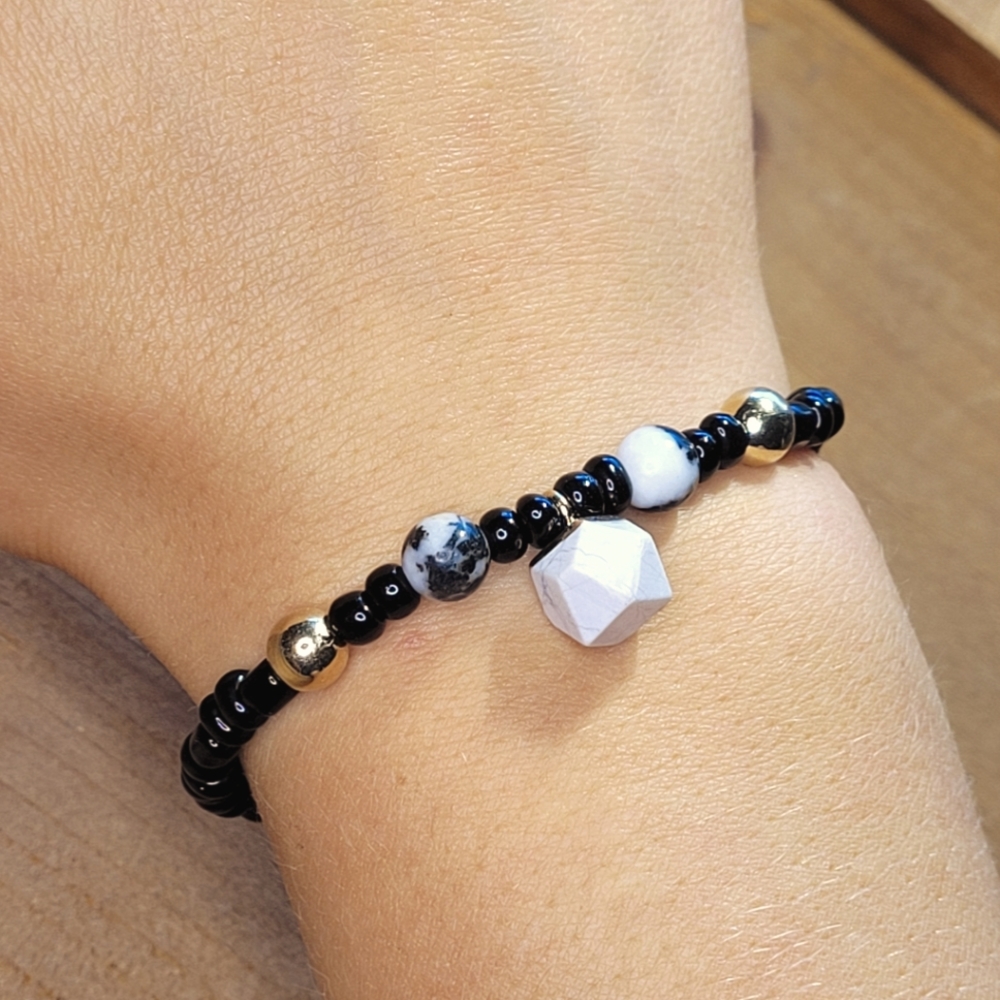 🤍3/$30 Howlite Stone Glass Bead Handmade Bracelet